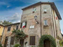 ancien village médiéval pittoresque d'ostia photo