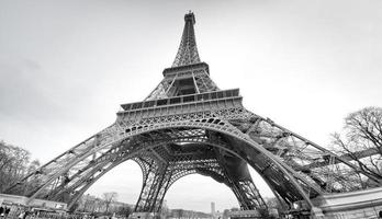 tour eiffel en noir et blanc photo