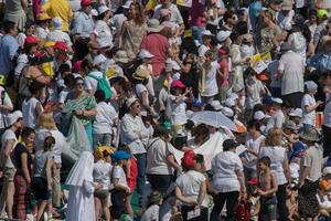 Gênes, Italie - 27 mai 2017 - le pape François visitant Gênes pour la messe à la place Kennedy photo