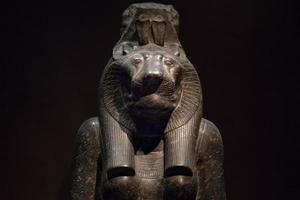 sekhmet lion godddes dieux égyptiens morts religion symbole pierre statue photo