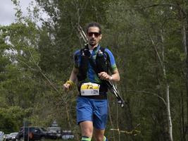 cantalupo ligure, italie - 15 mai 2021 - porte en pierre porte di pietra trial running marathon photo