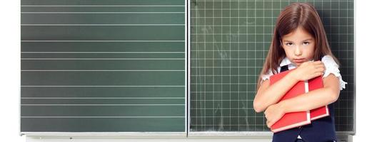 adolescente frustrée et malheureuse à l'école. photo