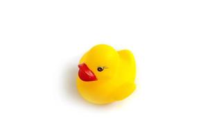 jouet pour tout-petit canard en caoutchouc jaune utilisé pour jouer dans le bain photo