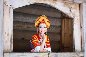 fille russe dans un kokoshnik photo