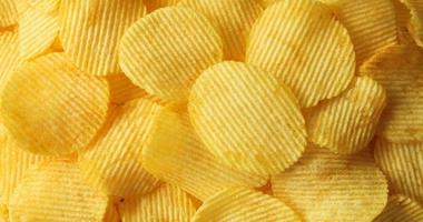 chips de pommes de terre croustillantes snack texture background closeup vue de dessus