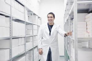 stockage de fournitures d'usine médicale à l'intérieur photo