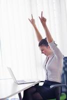 femme d'affaires au bureau photo