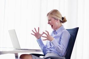 femme d'affaires au bureau photo