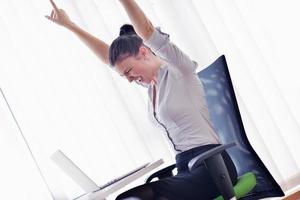 femme d'affaires au bureau photo