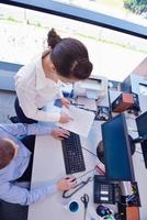 gens d'affaires lors d'une réunion au bureau photo