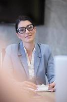 portrait d'une femme d'affaires prospère photo