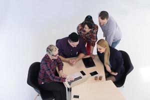 vue aérienne du groupe de gens d'affaires en réunion photo