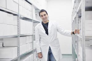 stockage de fournitures d'usine médicale à l'intérieur photo