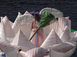 saint-pétersbourg, russie, 2022 - le festival international du sup de sept a réuni six mille personnes au même endroit et a battu le record du monde photo