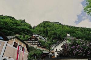 célèbre vieille ville hallstatt, salzkammergut, autriche. photo