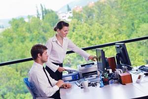 gens d'affaires lors d'une réunion au bureau photo