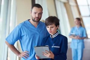 groupe de personnel médical à l'hôpital photo