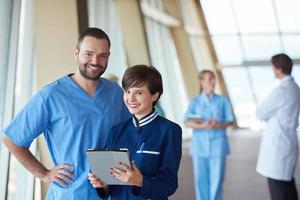 groupe de personnel médical à l'hôpital photo