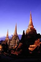 La pagode Ayutthaya au crépuscule en Thaïlande