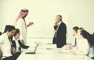 homme d'affaires arabe à la réunion photo