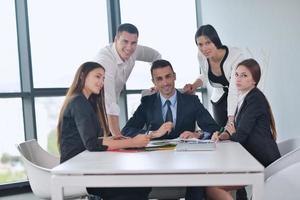 gens d'affaires lors d'une réunion au bureau photo