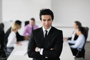 jeune homme d'affaires à la réunion photo