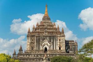 temple thatbyinnyu le plus haut temple du site archéologique de bagan pendant la rénovation après le grand tremblement de terre de l'année 2016. photo