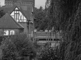 la ville de coesfeld à la rivière berkel en allemagne photo