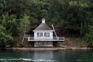 les mille îles est un archipel d'îles qui s'étend le long de la frontière du canada et des états-unis le long du st. fleuve Laurent. photo