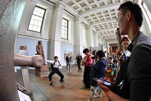 Londres, Angleterre - 15 juillet 2017 - British Museum plein de touristes photo