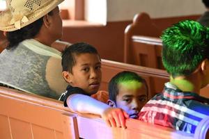 aitutaki, île cook - 27 août 2017 - population locale à la messe photo