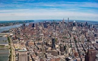 vue aérienne de new york manhattan depuis la tour de la liberté photo