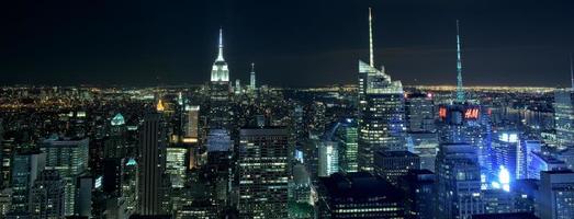 new york city - 13 juin 2015 paysage urbain de new york la nuit depuis le rockfeller center photo