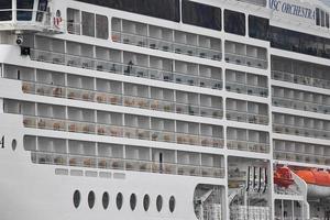 Gênes, Italie - 27 juillet 2017 - msc meraviglia bateau de croisière naviguant du port photo