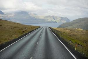 faer oer lointain paysage une route vers nulle part photo