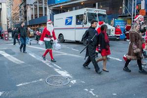 new york, usa - 10 décembre 2011 - les gens déprimés comme le père noël célébrant noël photo