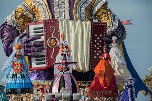 Viareggio, Italie - 17 février 2013 - défilé de carnaval sur la rue de la ville photo