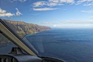 vue aérienne de la côte de kauai napali