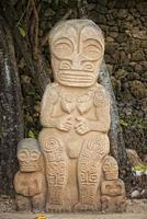statue polynésienne en pierre photo