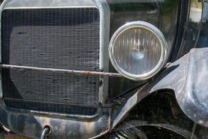 Vieille voiture rouillée détail close up photo