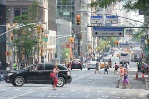 new york city - 14 juin 2015 le défilé annuel de puerto rico a rempli la 5ème avenue photo