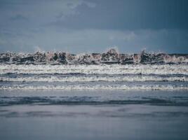 montagnes couvertes de neige photo