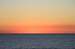 coucher de soleil sur la mer photo