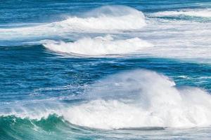 vagues de l'océan bleu photo