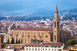 vue sur la basilique de santa croce en soirée d'automne photo