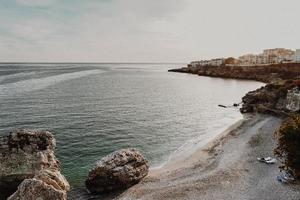 littoral de la plage avec des bâtiments photo