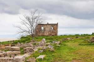 ruines antiques dans la zone archéologique de morgantina photo
