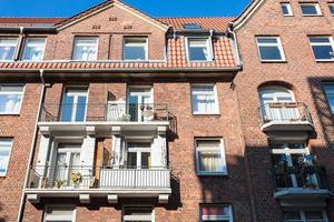 façade de maison d'habitation dans la ville de hambourg photo