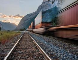 train passant sur rails photo