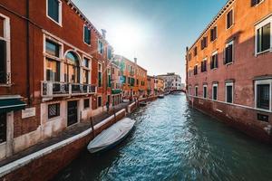 un canal de venise photo